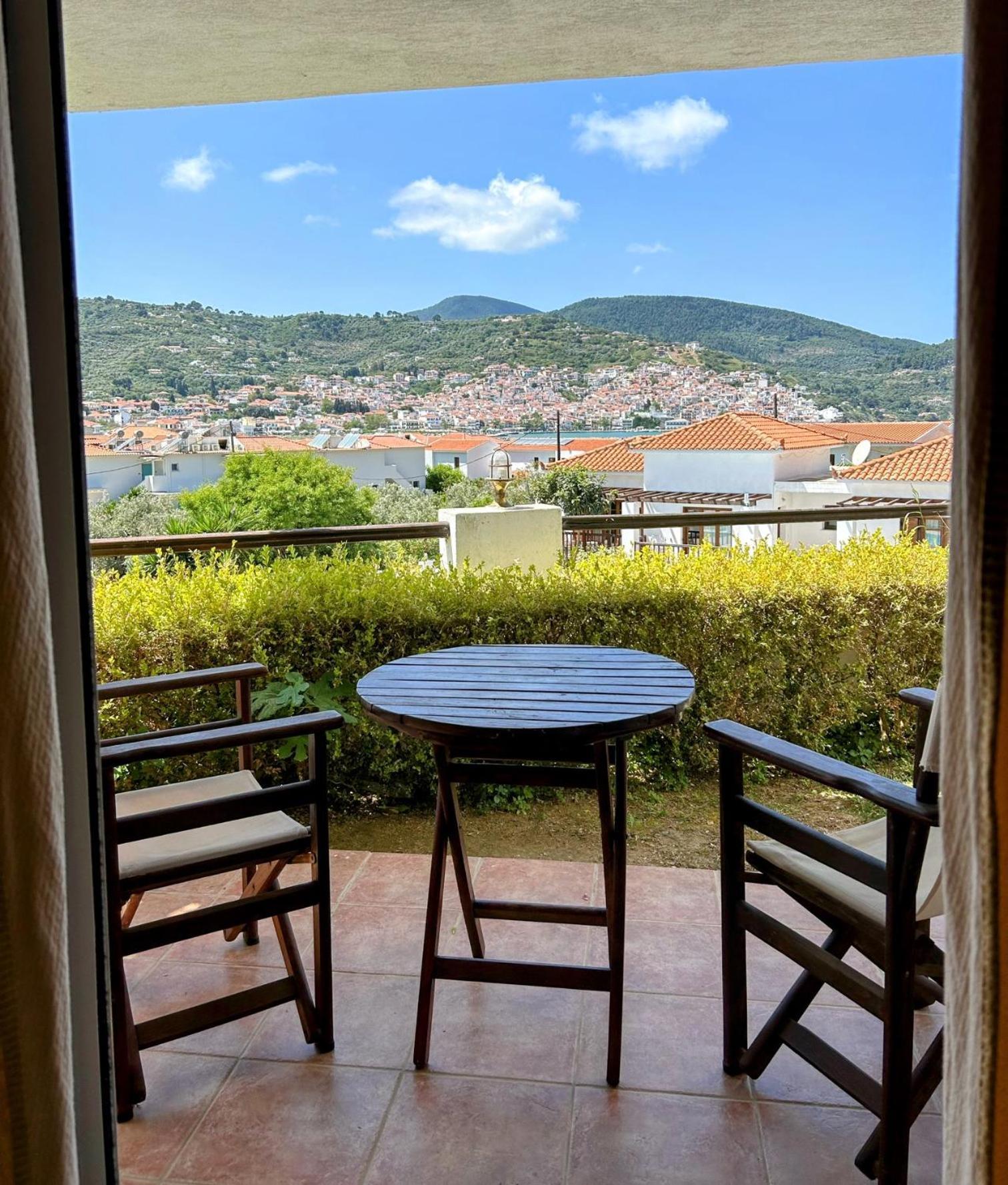 Maistros Suites - Pera Skopelos Exterior foto